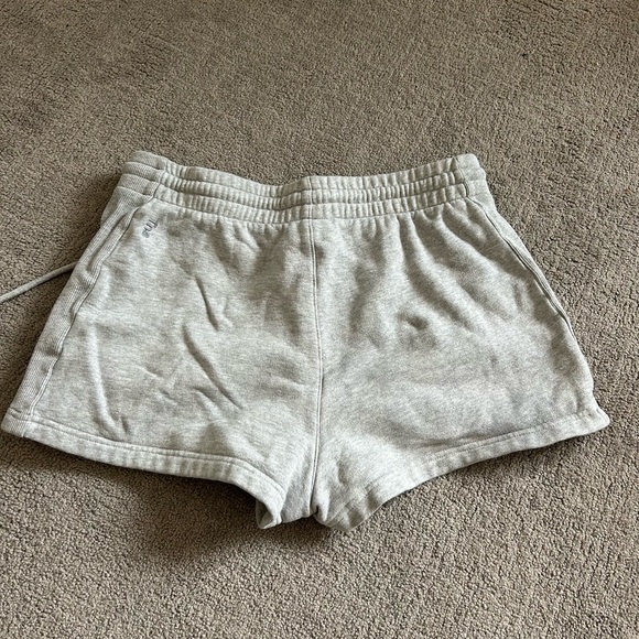 ARITZIA TNA 2” BOYFRIEND SWEATFLEECE SHORT - Picture 2 of 3